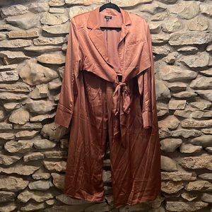 2 piece set. Wide leg pants. Satin material. Crop top with side tie.